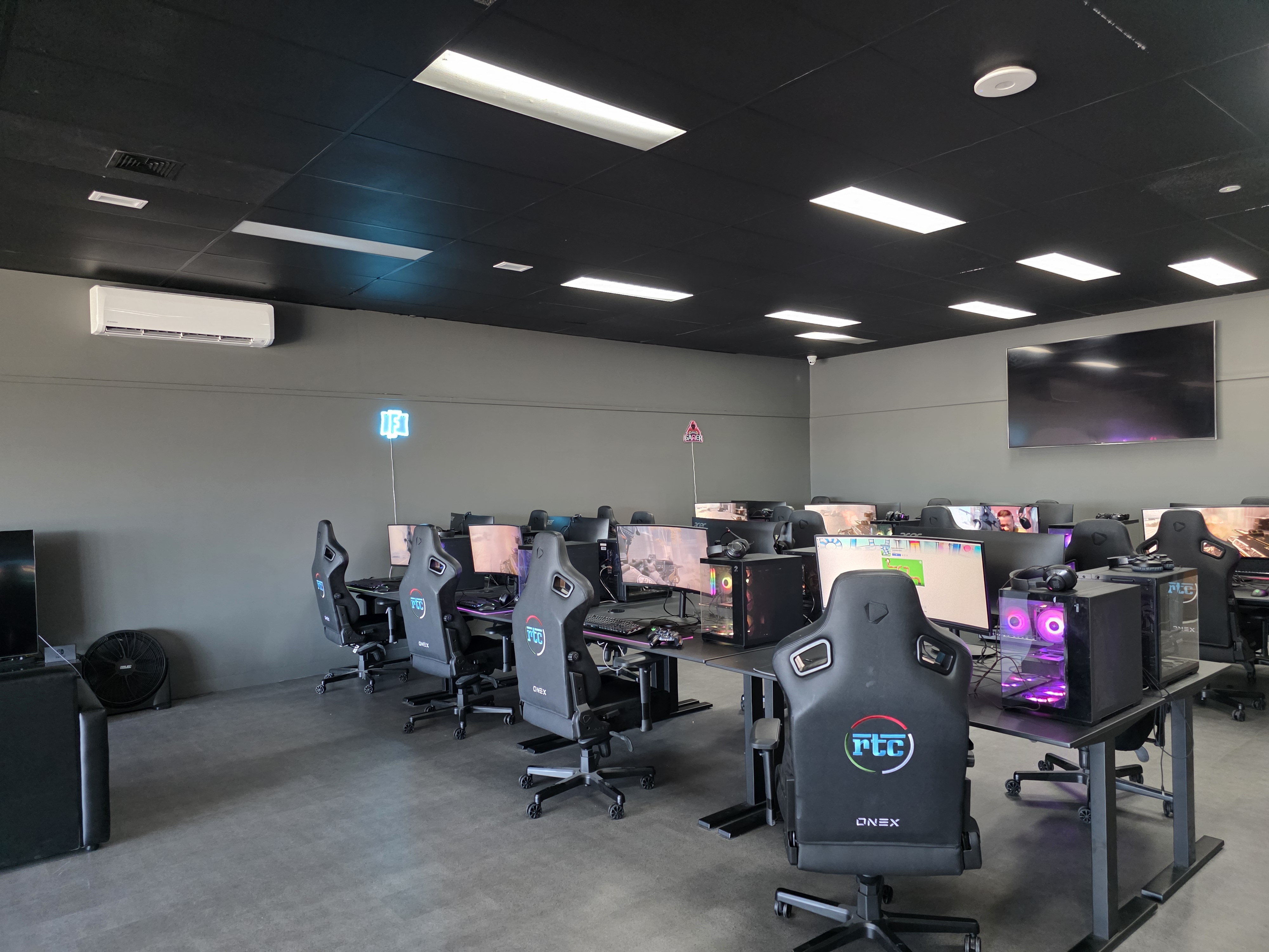 The ESports Collective team at the Bairnsdale hub
